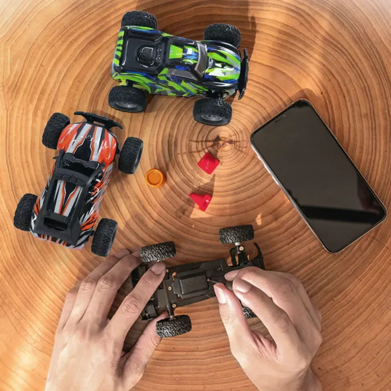 High-Speed RC Car 20km/h All-Terrain Electric Toy Racing Car - Green