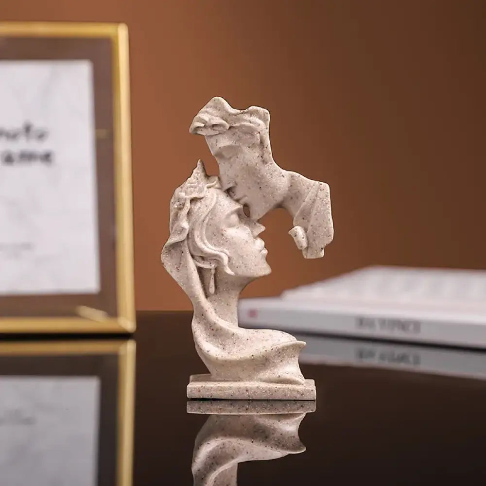 Mini Resin Lovers Statue Figurine Kissing Posture Model Craft Sculpture