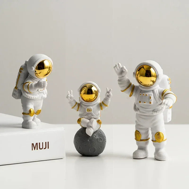 Creative Desktop Astronaut Ornament Space-Themed Gift for Boys & Girls - Outline In Golden