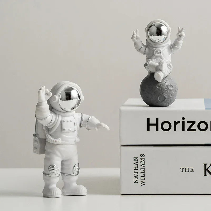 Creative Desktop Astronaut Ornament Space-Themed Gift for Boys & Girls - Blue