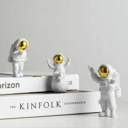 Creative Desktop Astronaut Ornament Space-Themed Gift for Boys & Girls - Blue