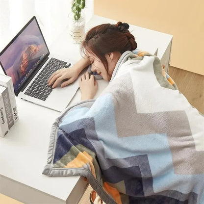 Extra Soft Thickened Flannel Blanket Cozy Air Conditioning & Nap Throw - 100x140cm / Zigzag Pattern