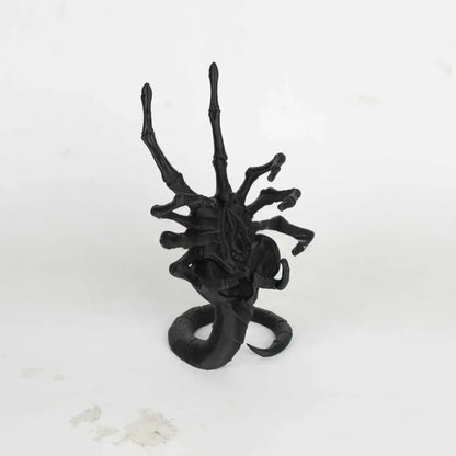 Alien Facehugger Phone Holder – 3D Sci-Fi Desktop Mobile Stand - 