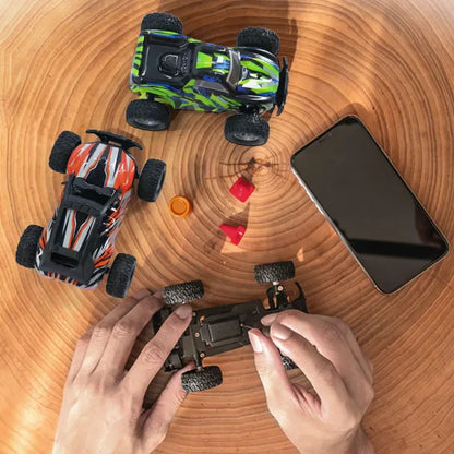 High-Speed RC Car 20km/h All-Terrain Electric Toy Racing Car - Green