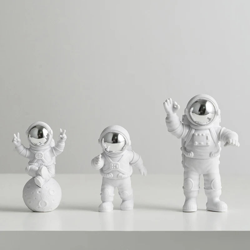 Creative Desktop Astronaut Ornament Space-Themed Gift for Boys & Girls