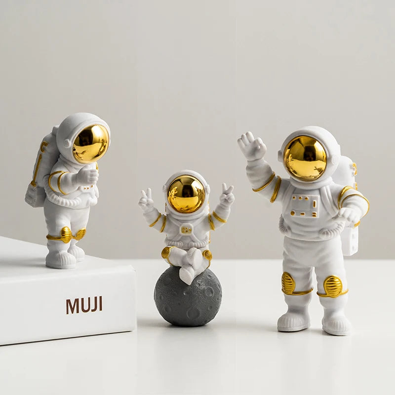 Creative Desktop Astronaut Ornament Space-Themed Gift for Boys & Girls