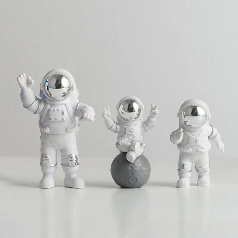 Creative Desktop Astronaut Ornament Space-Themed Gift for Boys & Girls