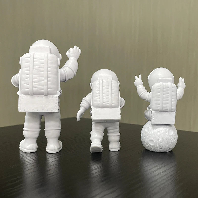 Creative Desktop Astronaut Ornament Space-Themed Gift for Boys & Girls