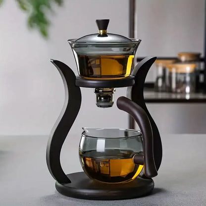 Tea-making device with a glass container on a light surface