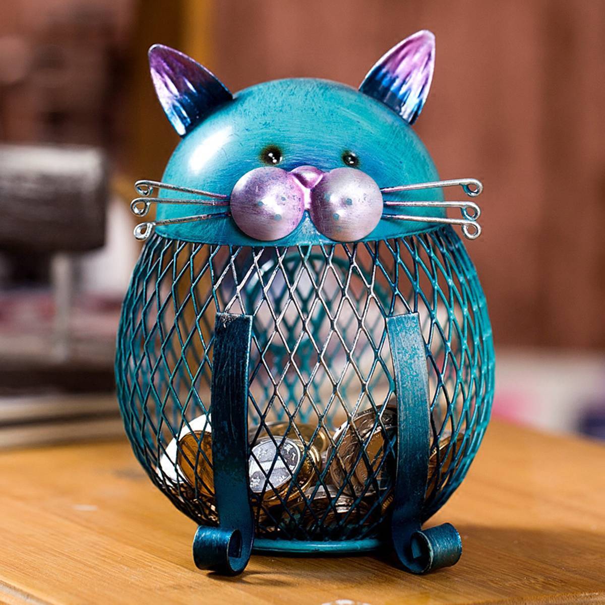 Cat-shaped piggy bank