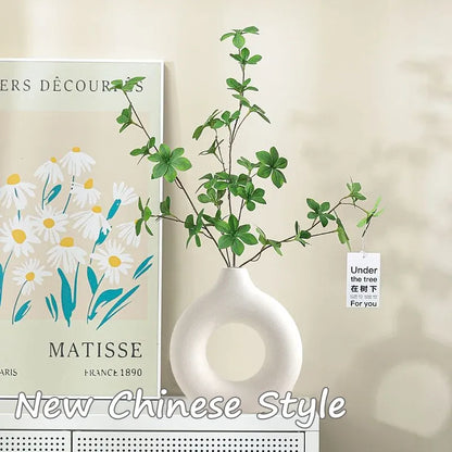 Minimalist Single-Stem Decor