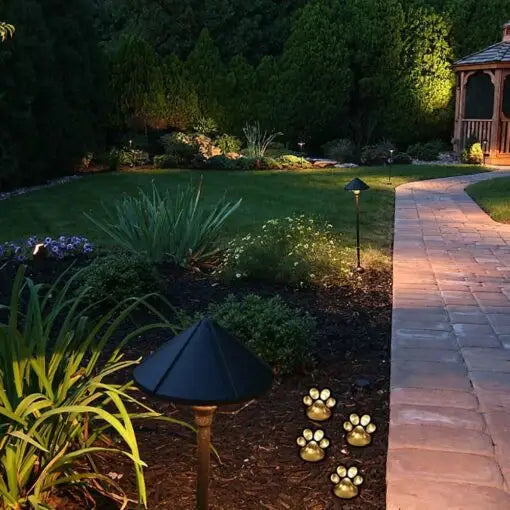 Solar Bear Claw Lawn Light