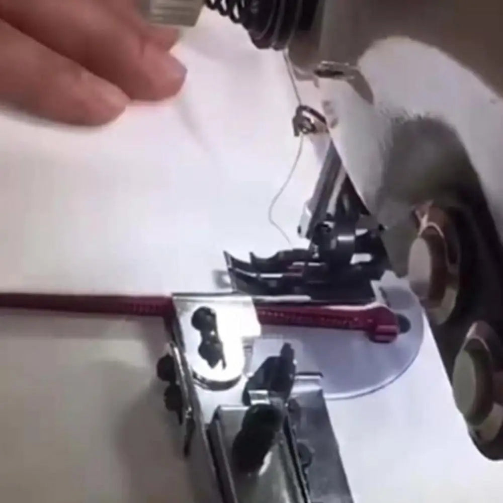 Stitch Master Line Positioning Zipper Foot