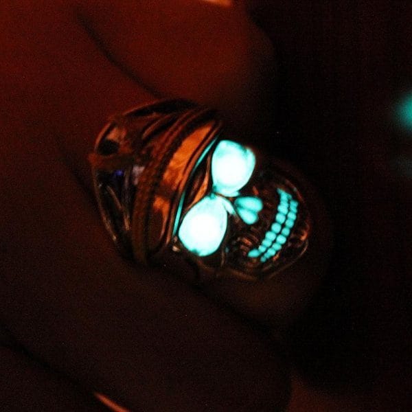 Glowing Skull Ring - Image 4